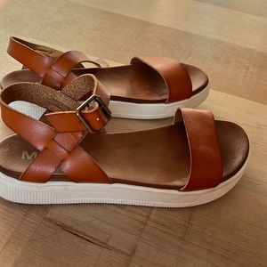 MIA sandals great condition size 9